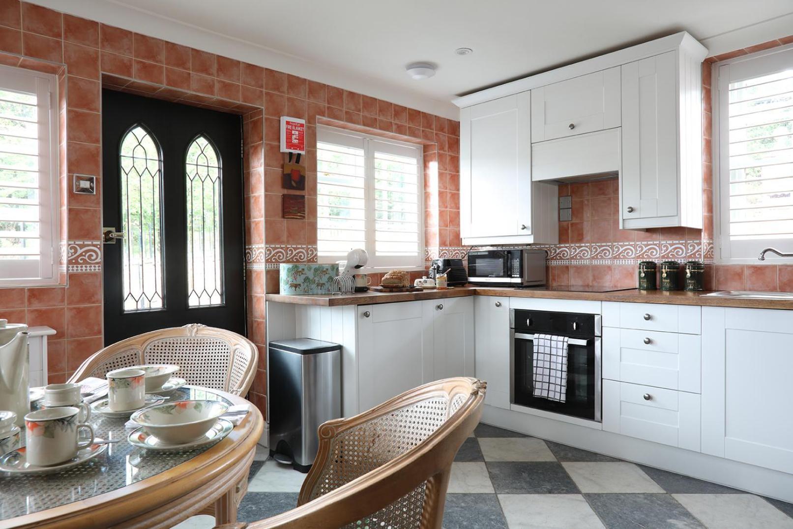 Palm House - Luxury Wye Valley 2 Bed - Dog Friendly Apartment *